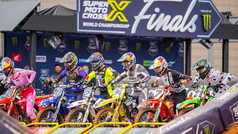 Chase Sexton makes statement win in Round 1 of SMX playoffs, snaps Jett Lawrence’s perfect streak (see VIDEOS)